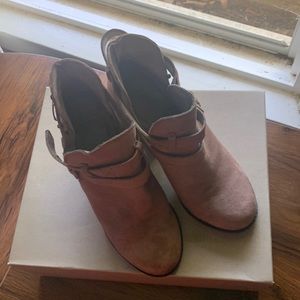 Bath suite bootie size 38/ 7.5 women